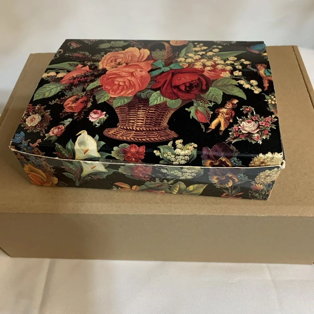 Truly Lace By Coty Powder Puffs Lace Hanky Unused- In John‎ Grossman Floral Box